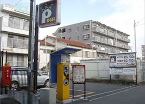 こちらのコインパーキングに停めて、チケットをお持ちください。サービス券をお渡しいたします